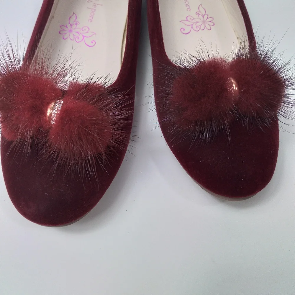 Nanette Le pore burgundy velvet size 4 girl's shoe